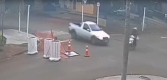 Condutor do veículo não teria respeitado a placa pare - Foto: Reprodução