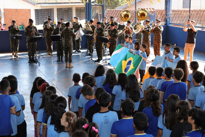 Manhã de atividades comemorativas à Semana da Pátria marca ações na escola com apresentações da comunidade escolar – Fotos: A. Frota