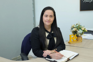 A secretária municipal de Fazenda, Suelen Nunes Venâncio, contribuintes sobre a regularização de divergências no ISS. Foto: A. Frota
