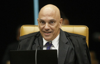 Moraes pede sessão extra para julgamento de Bolsonaro no STF