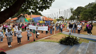 Deputada Lia Nogueira Resgata Desfile Cívico em Vila São Pedro