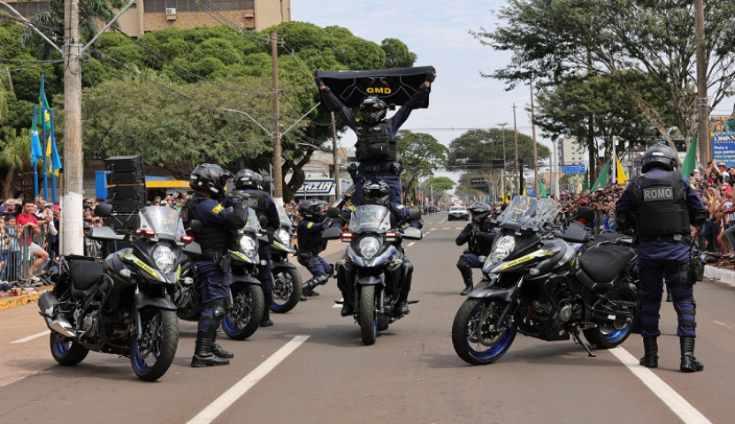 Durante o desfile de 7 de Setembro,  os olhares do público estiveram voltados à apresentação de manobras da equipe da Romo – Foto: A. Frota
