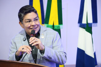Isa Marcondes cobra qualidade em reparo no asfalto feito pela Sanesul