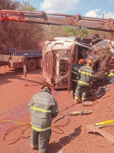 Bombeiros durante trabalho de desencarceramento neste sábado (Foto: divulgação)