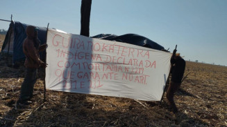 Os Guarani e Kaiowá reivindicam a demarcação da TI ao mesmo tempo em que visam impedir pulverizações de agrotóxico. Foto: Aty Guasu/Divulgação