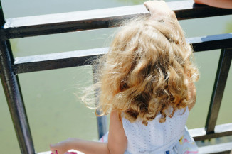 Menina de 5 anos é agredida ao tentar defender a mãe em briga familiar