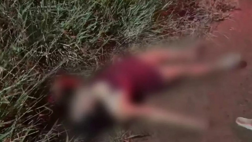Mulher foi socorrida e levada para o hospital (Foto: Alvorada Informa)