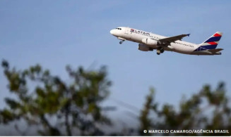 Latam compra 24 aeronaves da Embraer em acordo bilionário
