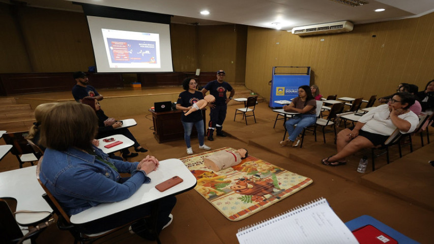 Curso de formação nesta segunda-feira foi direcionada a educadores das escolas municipais – Foto: A. Frota