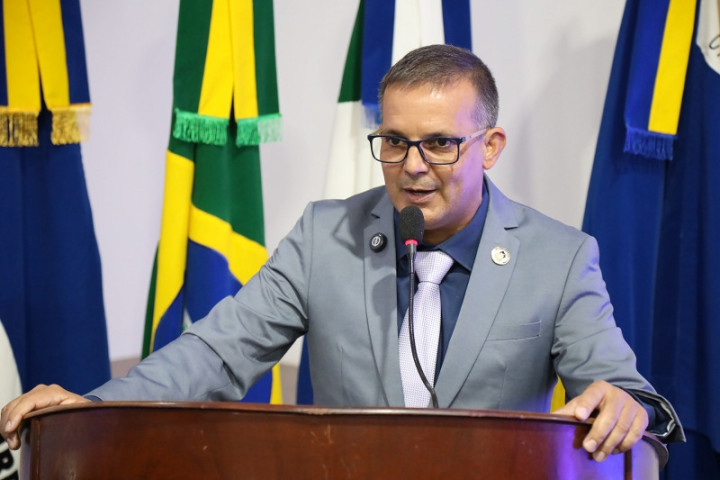 Vereador Inspetor Cabral durante sessão da Câmara. (Foto. F. Grott)
