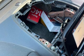 PF intercepta carro com 100 celulares contrabandeados escondidos
