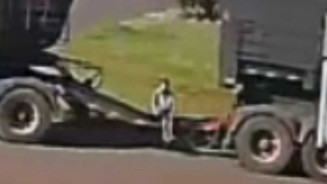 Polícia conclui que motorista não teve culpa em acidente que matou criança em reboque de carreta