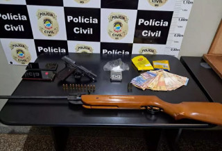 Um dos moradores foi preso em flagrante por posse de armas. (Foto: Reprodução, PCMS)