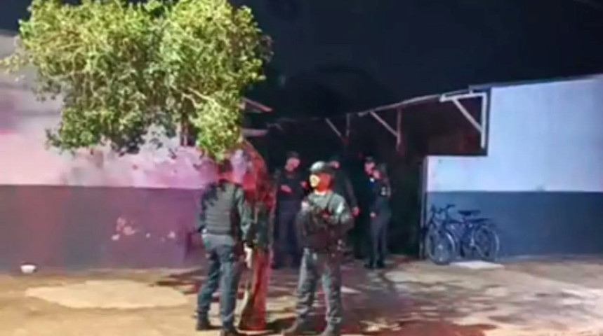 Crime aconteceu na noite desta quarta-feira no Jardim Água Boa (Foto: Reprodução, Sidney Bronka)