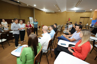 Prefeito Marçal Filho e equipe da Sems dão boas vindas aos médicos que vão agregar ao atendimento de Saúde em Dourados- Fotos: A. Frota