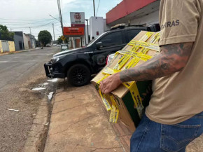 Caixa é lacrada e levada para exame pericial (Foto: Bruna Marques/Campo Grande News)