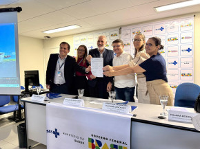 Gleice Jane participa da assinatura de liberação de R$ 30 milhões para construção da Policlínica Regional de Três Lagoas