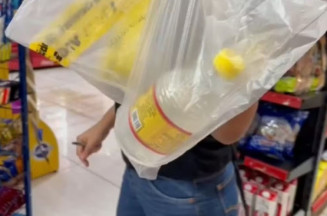 Bebida apreendida pela Vigilância Sanitária para fiscalização, em Campo Grande — Foto: Mirian Machado/g1 MS