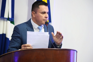 Dalton durante sessão ordinária na Câmara de Dourados. (F.Grott)
