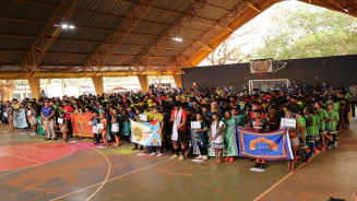 Cerimônia de abertura ocorreu na escola Municipal Tengatui Marangatu, com desfile de delegações e início dos jogos de futsal – Fotos: A. Frota