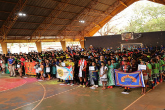 Cerimônia de abertura ocorreu na escola Municipal Tengatui Marangatu, com desfile de delegações e início dos jogos de futsal – Fotos: A. Frota