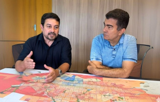 Em live, o prefeito Marçal Filho descarta casos de contaminação por metanol em Dourados e alerta a população para os cuidados com o consumo de bebidas destiladas. Reprodução/Assecom