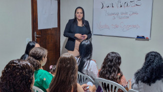 Projeto “Mãos que Transformam” ensina manicure para meninas residentes no Lar Ebenezer e transforma realidades