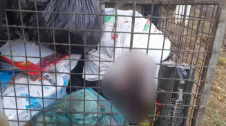 Jovem é presa após matar o próprio filho recém-nascido e jogar o corpo em lixeira