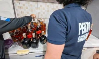 Em todo o país foram apreendidas diversas bebidas destiladas suspeitas com metanol - Foto: PCRJ