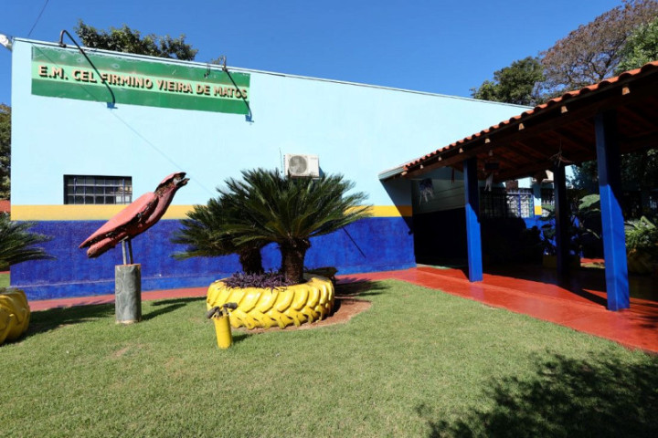 Escola Municipal Coronel Firmino Vieira de Matos, vai receber emenda impositiva na soma de R$ 25.800,00. Fotos: A. Frota