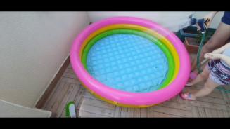 Bebê de 11 meses é resgatado após se afogar em piscina de plástico