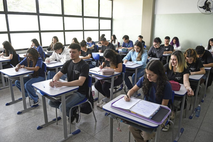 Alunos da escola estadual Lucia Martins Coelho, em Campo Grande (Foto: Bruno Rezende/Secom/Arquivo)