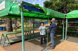 Elias Ishy solicita substituição de lonas das tendas da Feira de Artesanato
