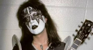 Causa da morte de guitarrista fundador do Kiss é revelada
