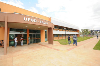 Vestibular da UFGD desafiou candidatos a refletirem sobre a desvalorização da educação na era das redes sociais