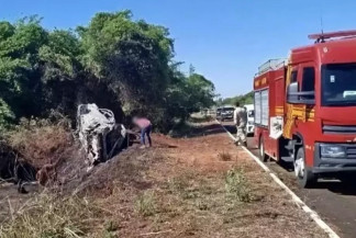 Homem morre carbonizado após capotamento de veículo na BR-158
