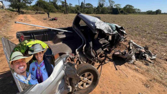 Casal estava em uma Mitsubishi L200. (Reprodução, Nova News e Redes Sociais)