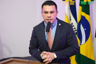 Vereador Dalton Ribeiro (PL) na Tribuna da Câmara Municipal de Dourados (Foto: F. Grott)