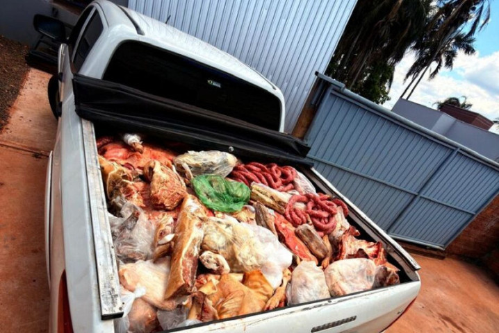 Um dos estabelecimentos teve 822 quilos de carne confiscados - Divulgação / Polícia Civil