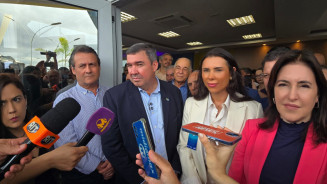 Riedel e Simone falaram com a imprensa durante inauguração da policlínica