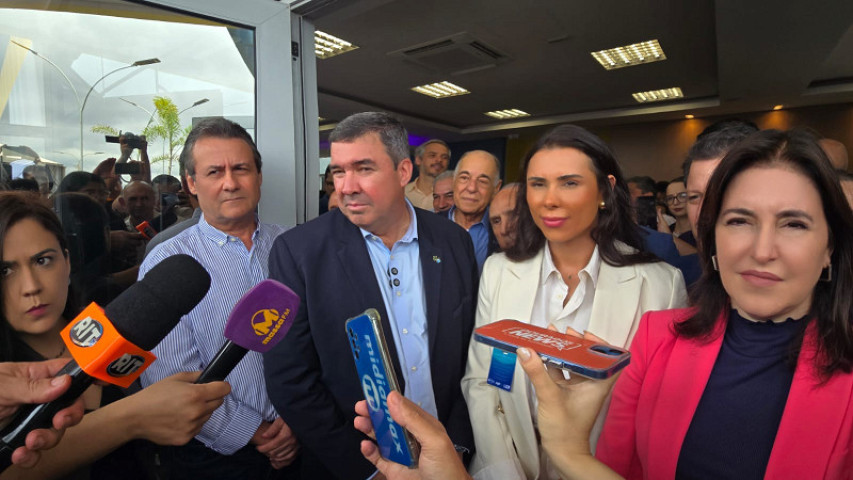 Riedel e Simone falaram com a imprensa durante inauguração da policlínica