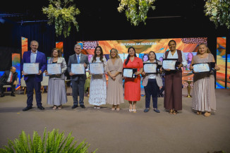 Assembleia homenageia personalidades indicadas por Lia Nogueira