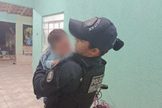 Soldado Janaína, do 6&ordm;BPM, desengasgou a criança - Foto: Diário Corumbaense