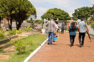 Cemitério Santo Antonio de Pádua, o mais tradicional de Dourados, está pronto para receber visitantes; movimentação já é significativa nesta sexta-feira. Fotos: A. Frota