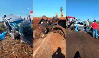 Colisão deixou veículos destruídos - Foto: Jornal da Nova