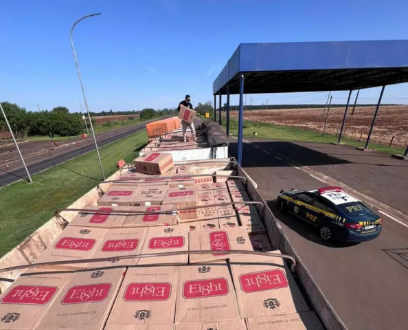 O motorista e o material apreendido foram encaminhados para a Delegacia da Polícia Federal de Dourados