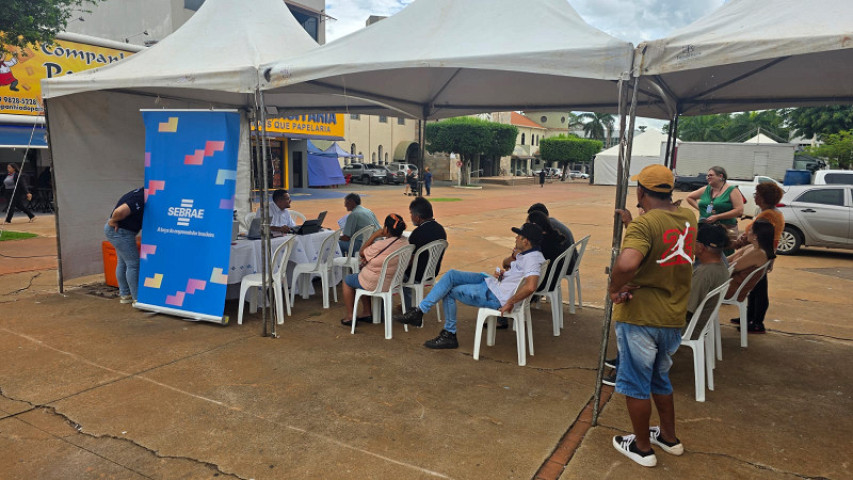 Em Dourados, os atendimentos ocorrem na praça Antônio João - Foto: Flávio Verãi