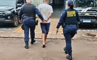 Padrasto é esfaqueado por enteado em crise de abstinência
