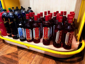 As 58 garrafas da marca Shirlof estavam expostas para venda - Foto: Divulgação