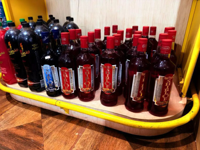 As 58 garrafas da marca Shirlof estavam expostas para venda - Foto: Divulgação